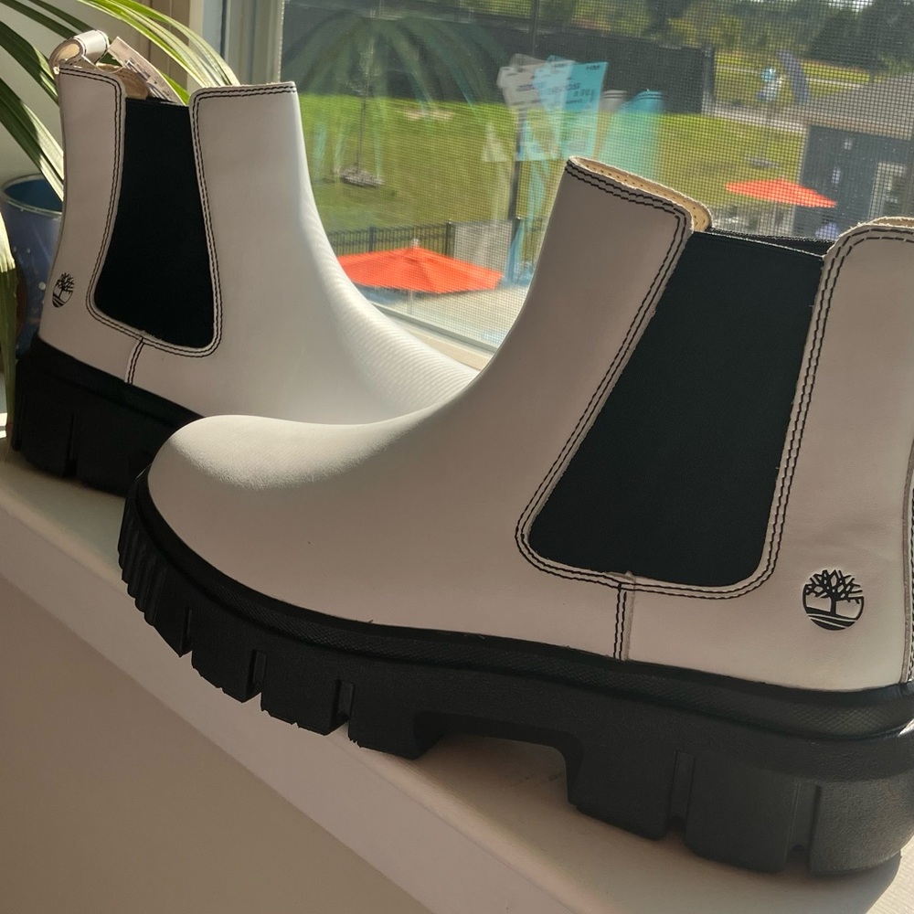 Timberland Women’s White Chelsea Boots Waterproof Leather Size 8 NWT
